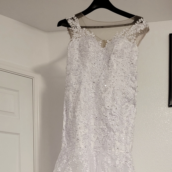 Beautiful wedding dress Medium(M) white Ivory